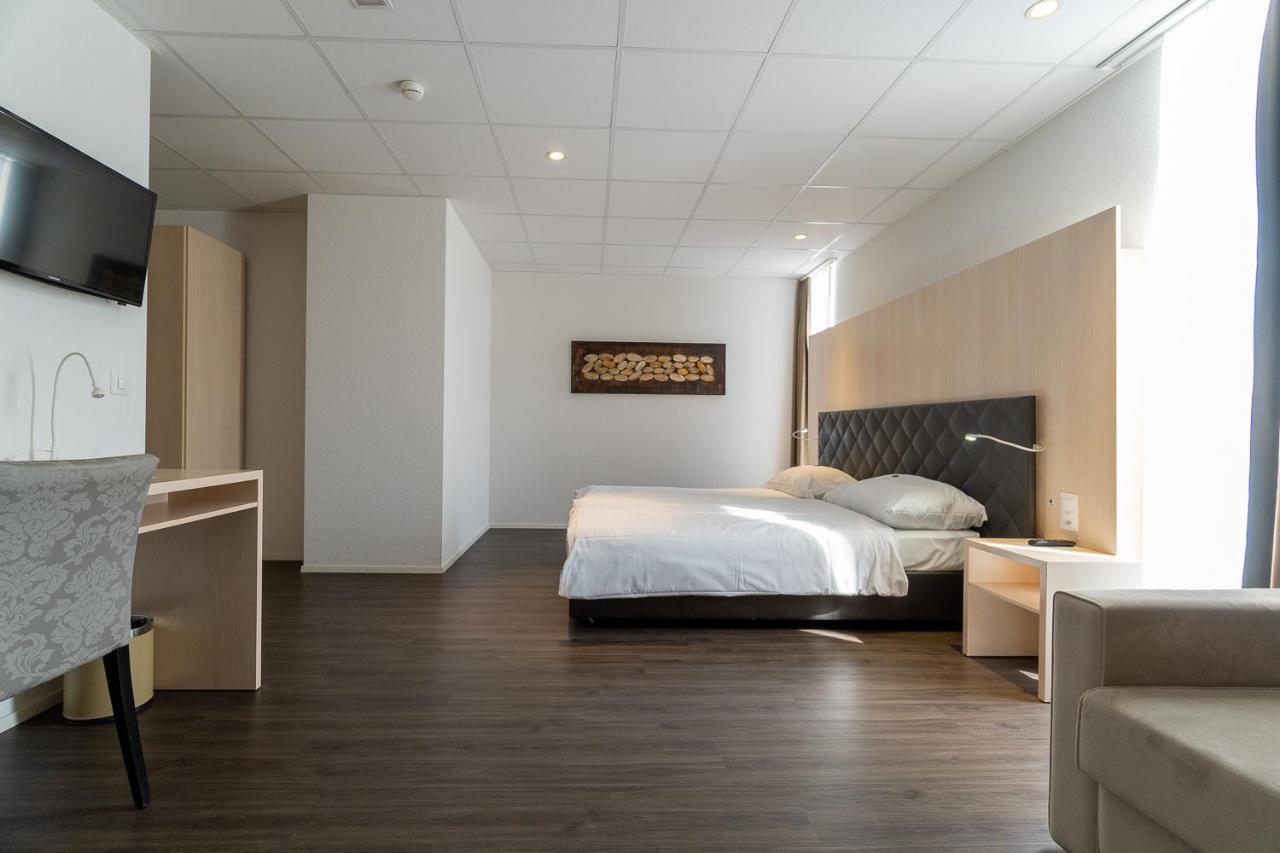 Los Lorentes Apartments Bern Airport เบลพ์ ภายนอก รูปภาพ
