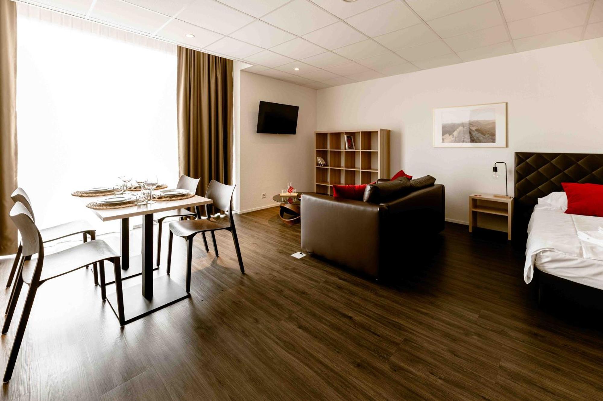 Los Lorentes Apartments Bern Airport เบลพ์ ภายนอก รูปภาพ