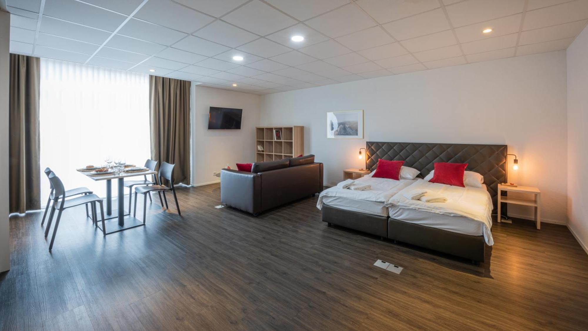 Los Lorentes Apartments Bern Airport เบลพ์ ภายนอก รูปภาพ