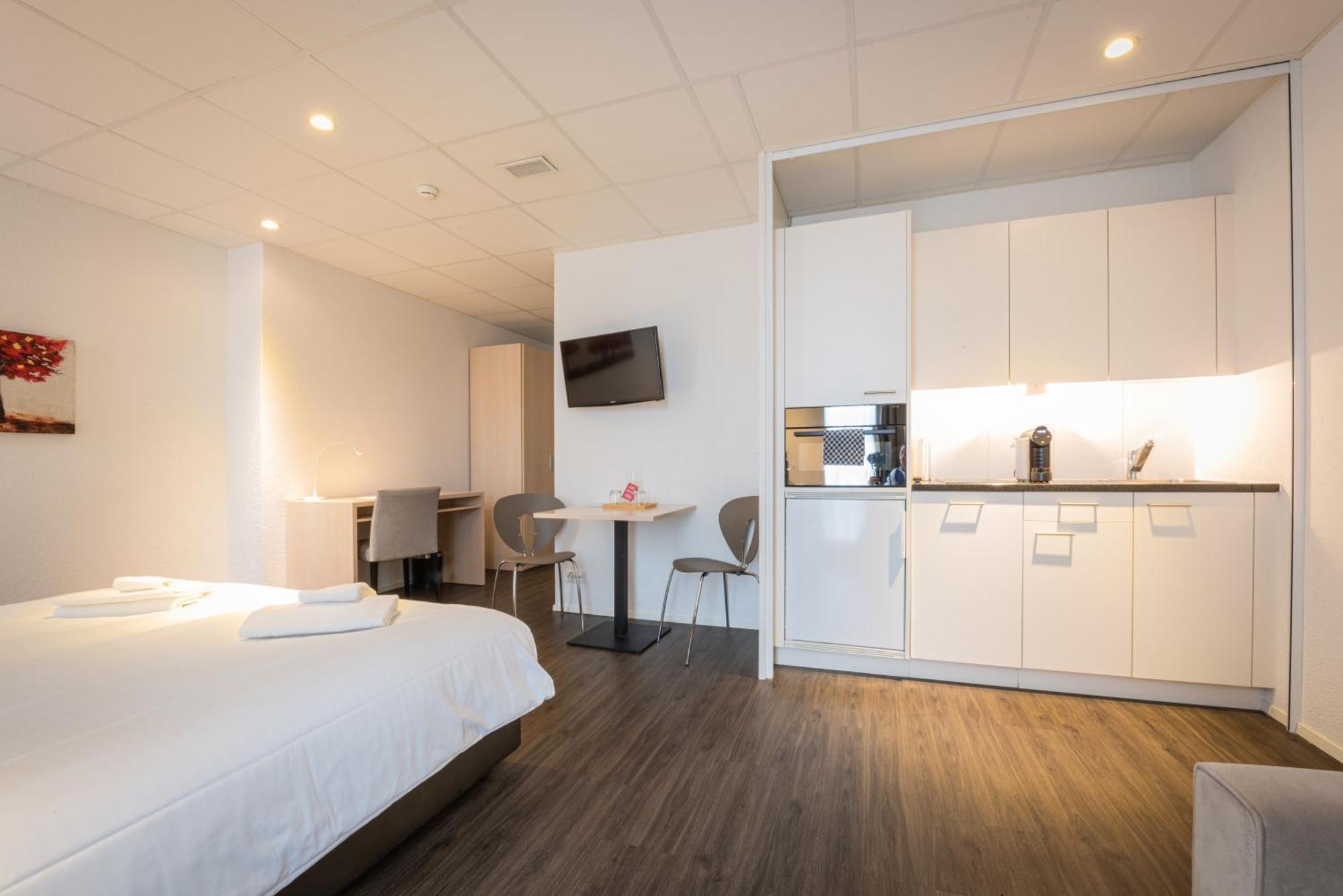 Los Lorentes Apartments Bern Airport เบลพ์ ภายนอก รูปภาพ