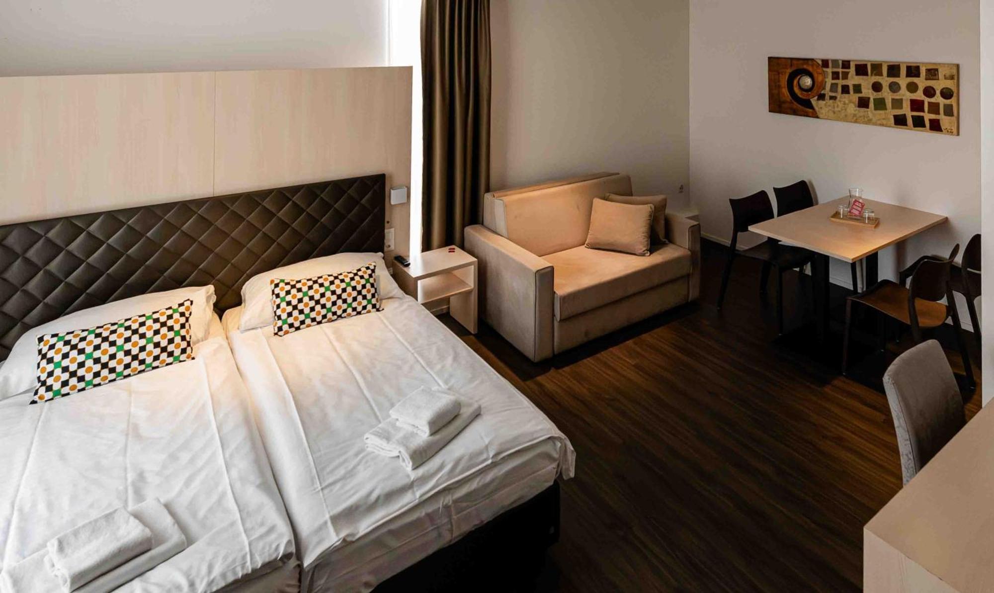 Los Lorentes Apartments Bern Airport เบลพ์ ภายนอก รูปภาพ