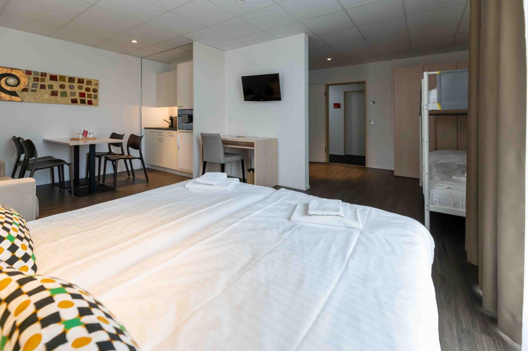 Los Lorentes Apartments Bern Airport เบลพ์ ภายนอก รูปภาพ